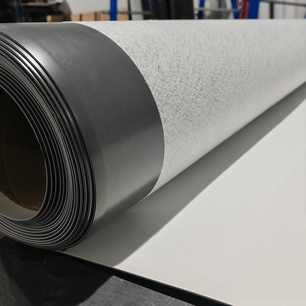 Гидроизоляционная мембрана из ПВХ, армированная стекловолокном на флисовой основе