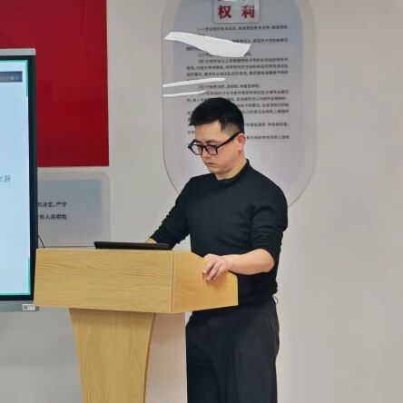 Каждый руководитель отдела будет последовательно отчитываться о своей работе1.